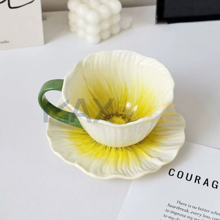 Луксозна порцеланова чаша и чинийка във форма на цвете – жълт мак, 300 мл
