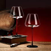 Комплект Burgundy - 2 кристални чаши за червено вино с елегантно червено столче, 710 мл