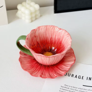 Луксозна порцеланова чаша и чинийка във форма на цвете – червен мак, 300 мл